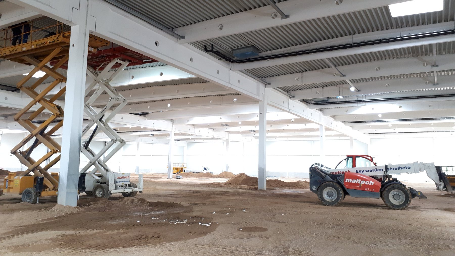 VEAS Székesfehérvár 16000 m2 csarnok gépészeti kivitelezése, 1. kép