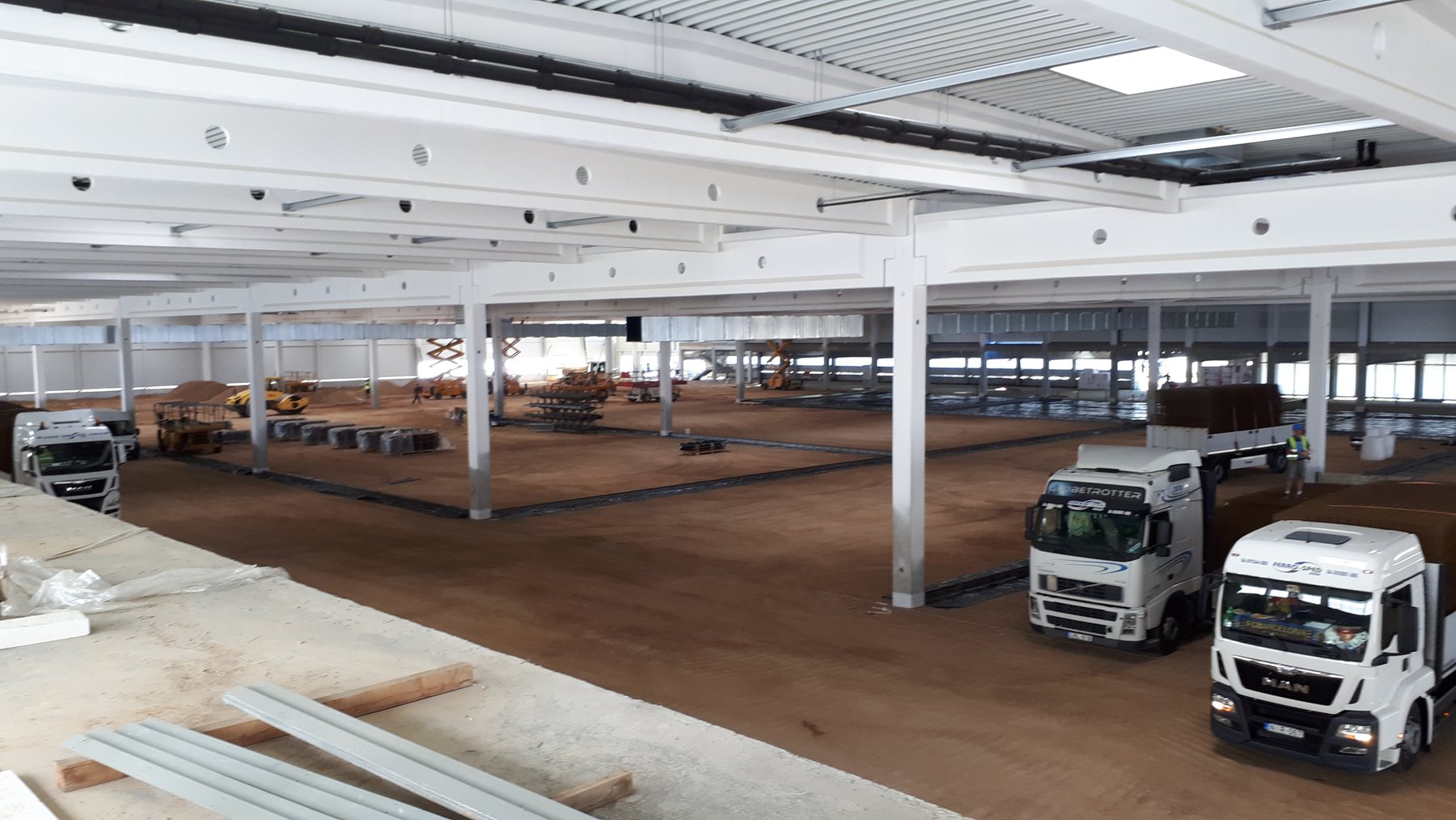 VEAS Székesfehérvár 16000 m2 csarnok gépészeti kivitelezése, 2. kép